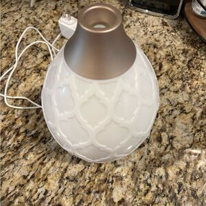 Young Living Desert Mist White and Gold Oil Diffuser